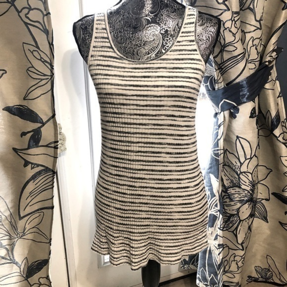 Liz Lange stripped medium soft ribbed Maternity white‎ navy/black tank top